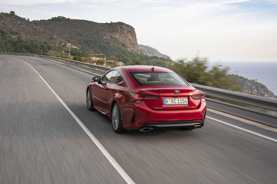  Lexus RC300h 2018 года  (WW) (фото 45 из 139)